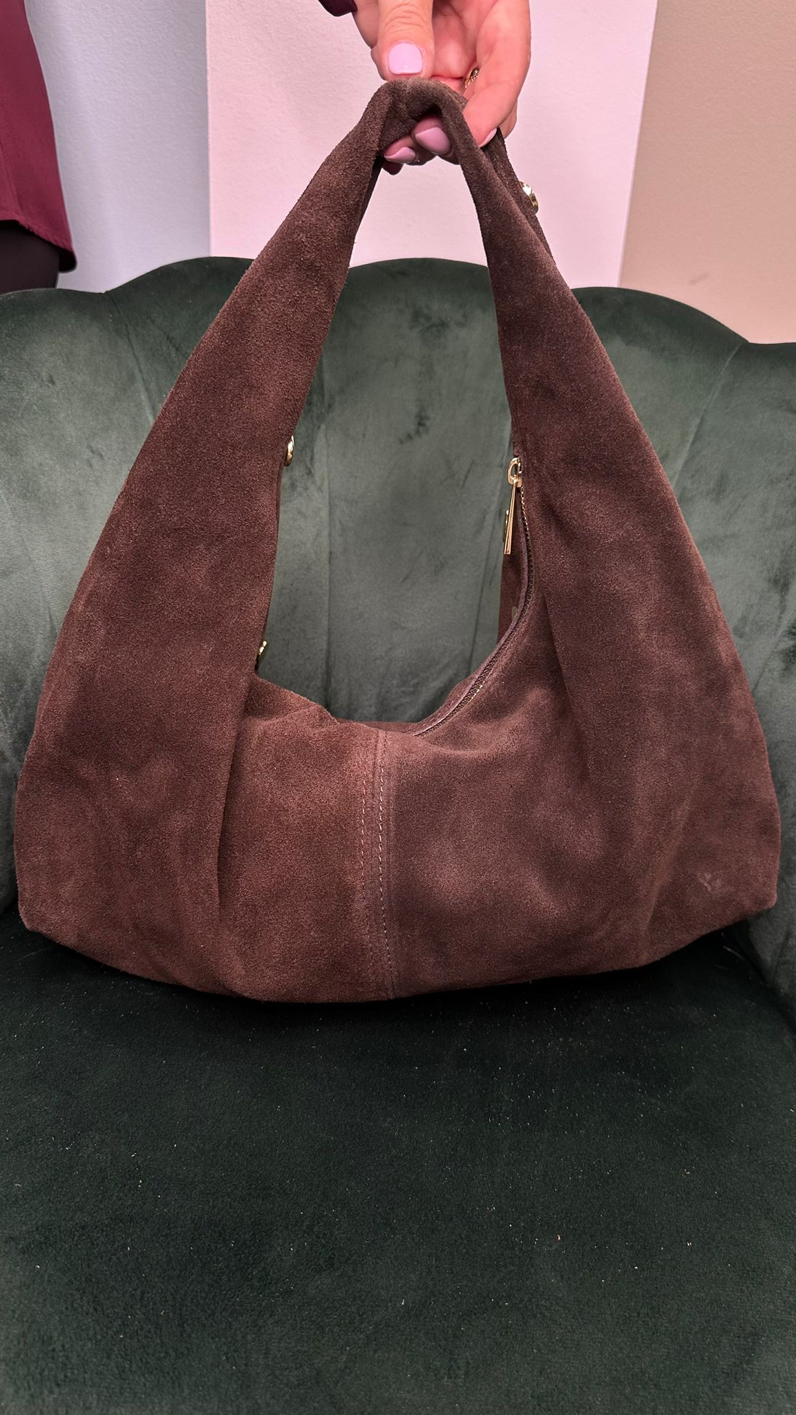 Borsa modello MC3239 con borchie in pelle scamosciata