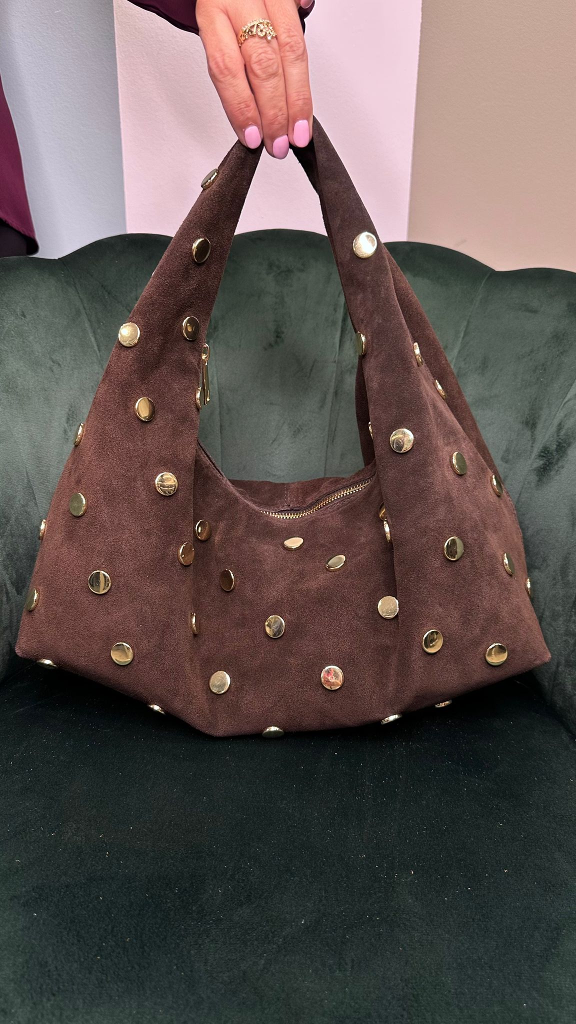 Borsa modello MC3239 con borchie in pelle scamosciata