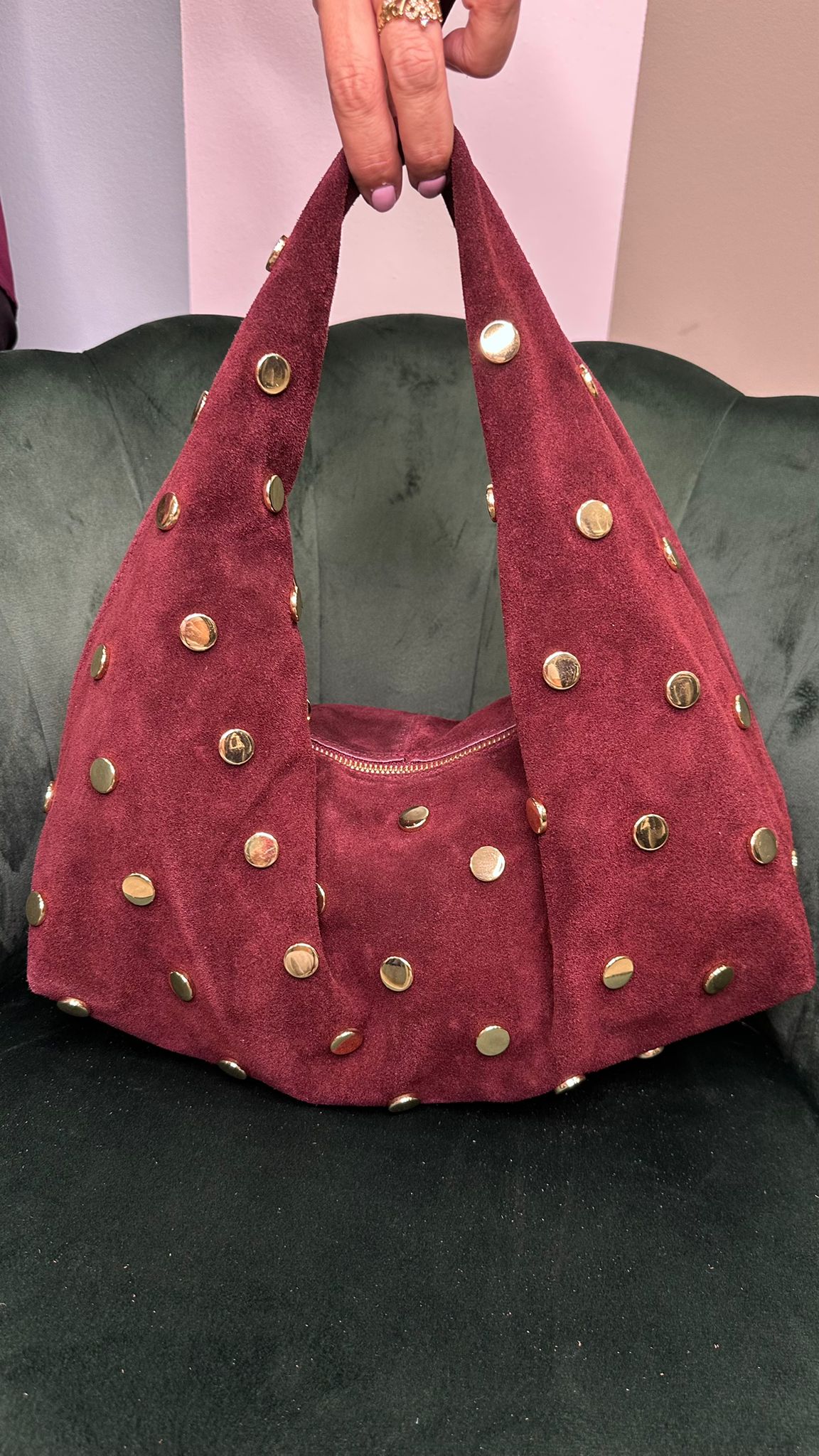 Borsa modello MC3239 con borchie in pelle scamosciata