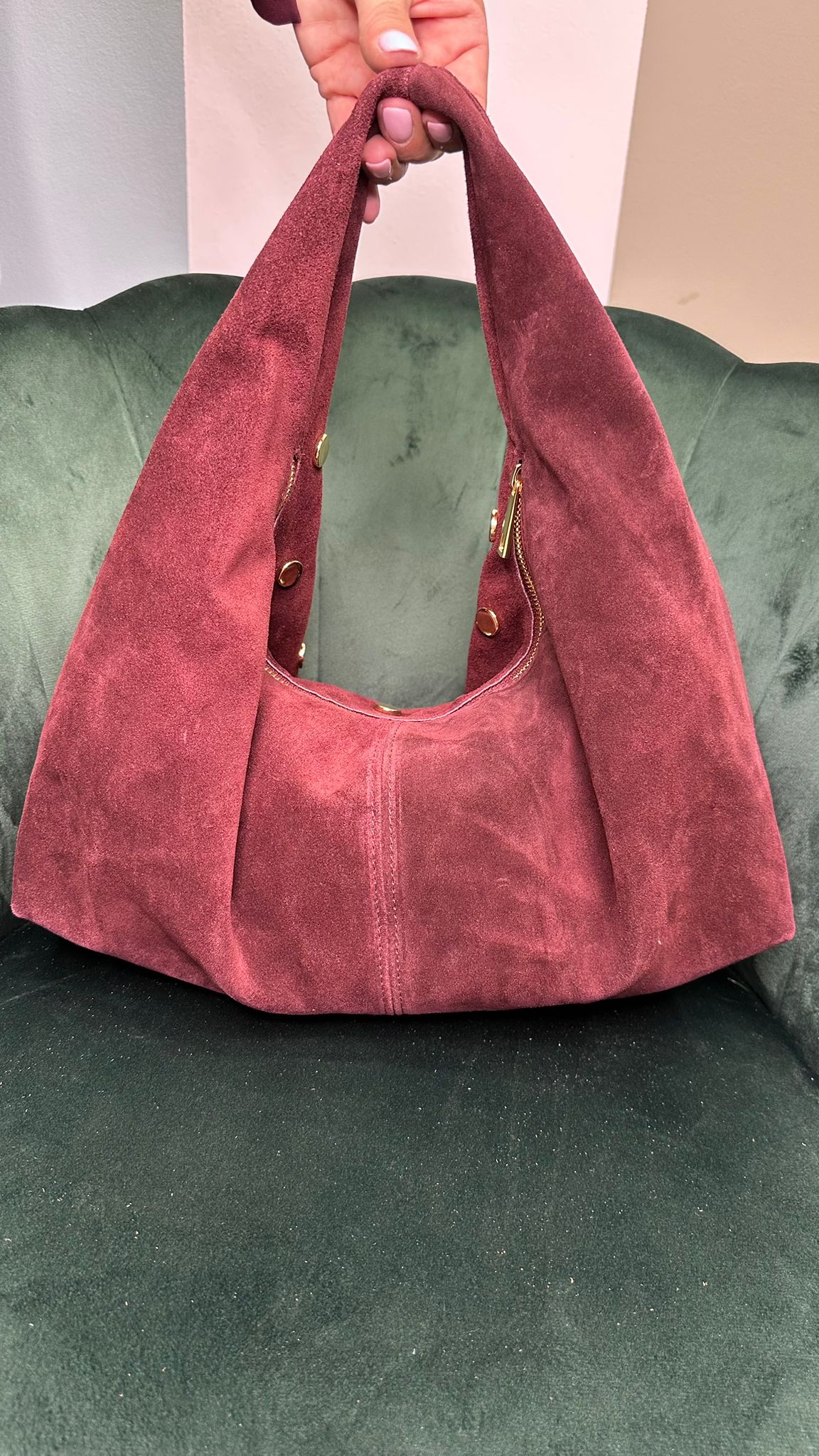 Borsa modello MC3239 con borchie in pelle scamosciata
