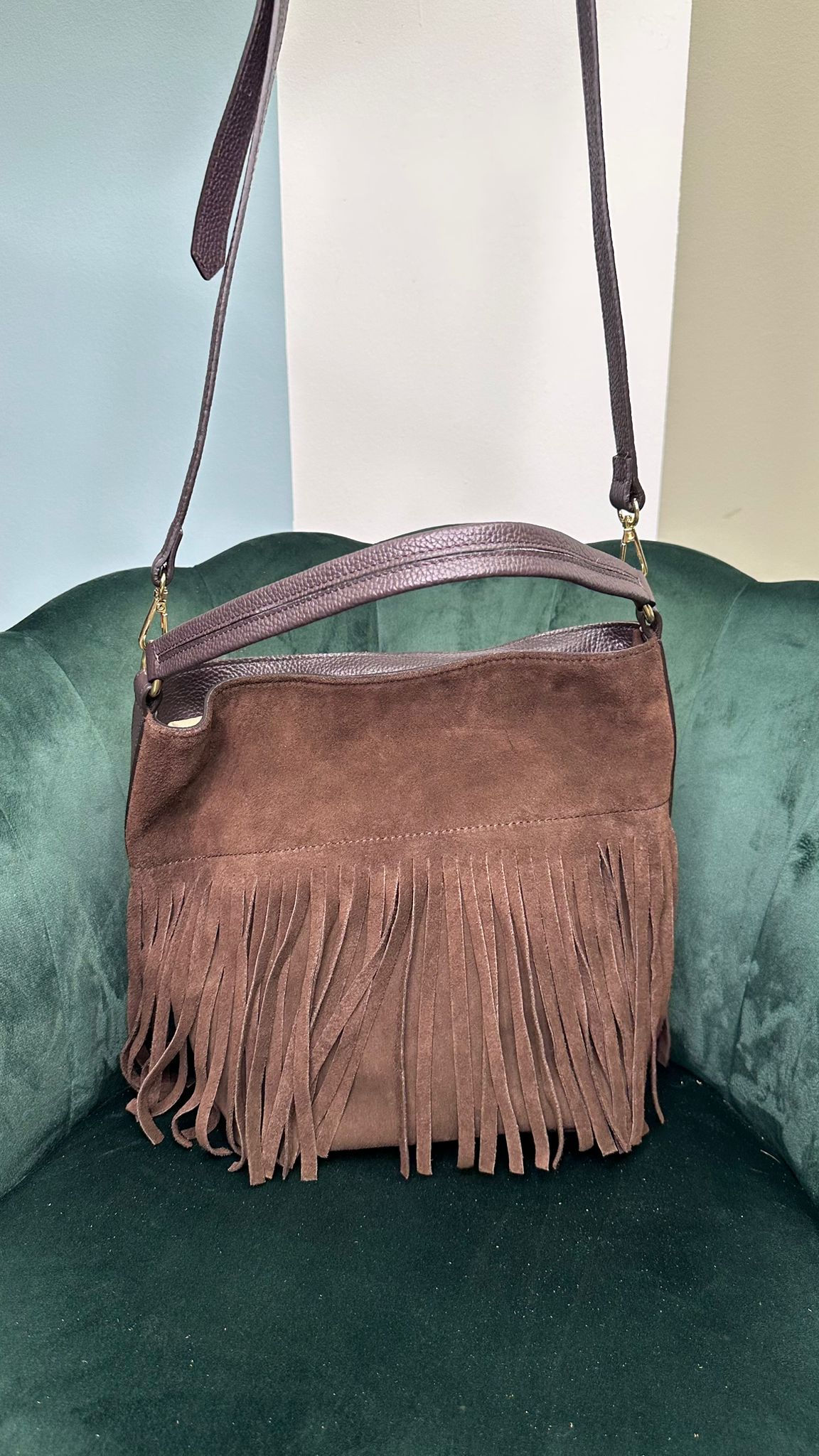 Borsa semirigida modello LL272536 con frange in pelle scamosciata