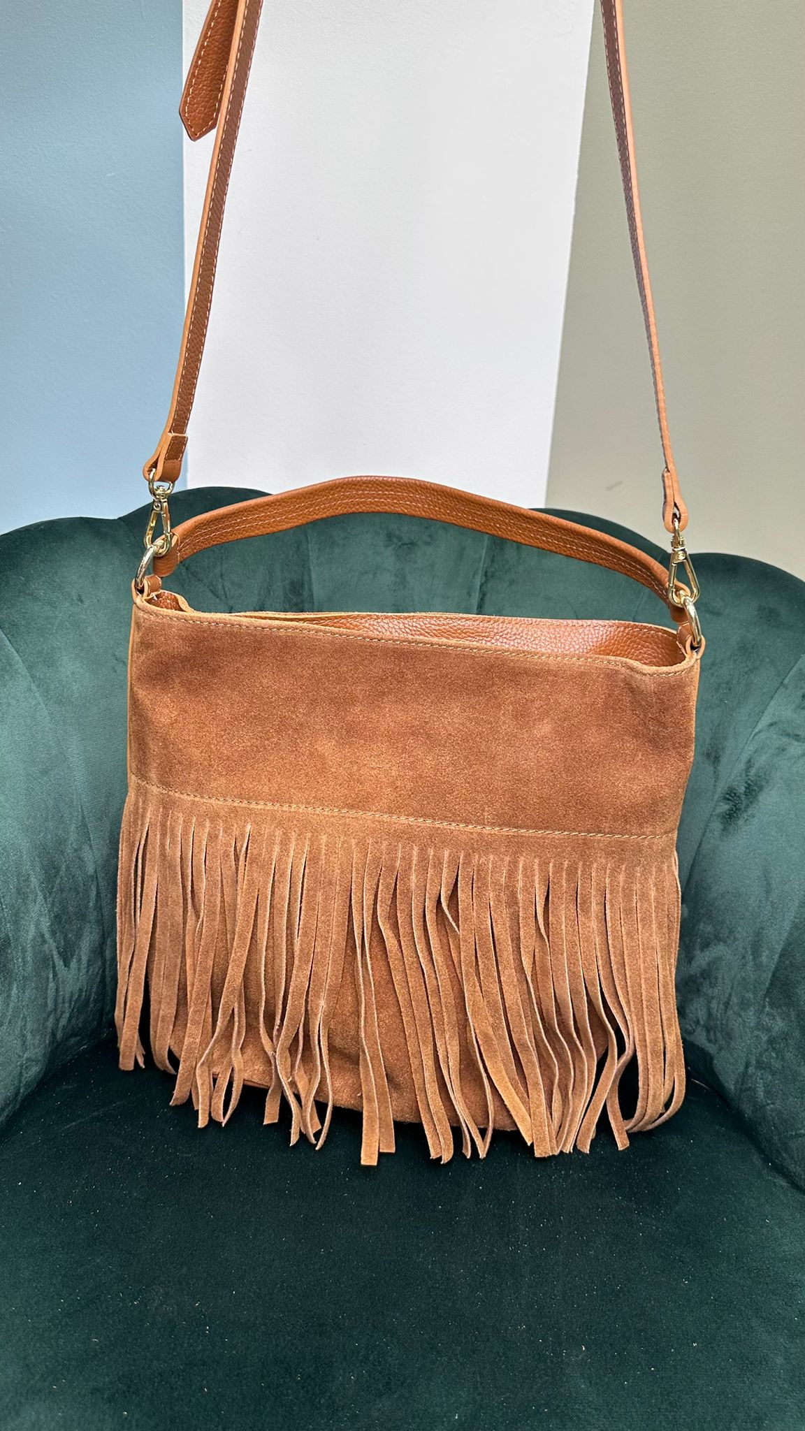 Borsa semirigida modello LL272536 con frange in pelle scamosciata