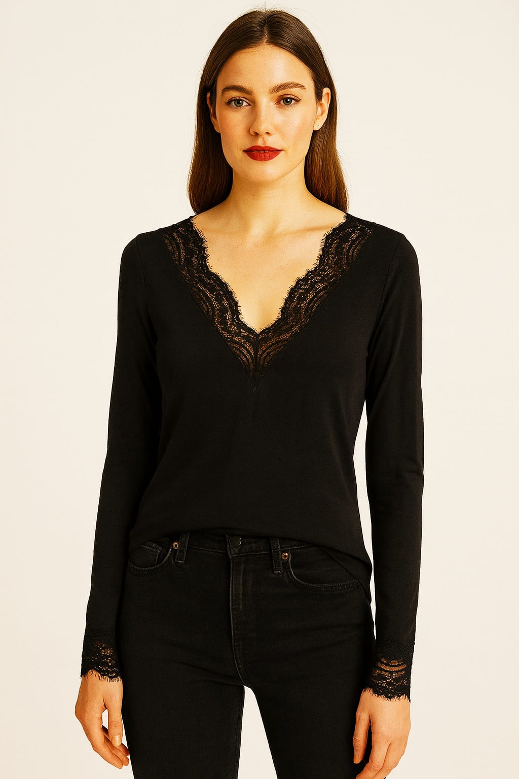 T-Shirt "VENUS"scollo v con pizzo